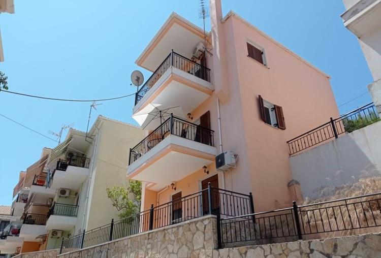 Hermes Holiday Home In The Port Of Sivota Екстер'єр фото